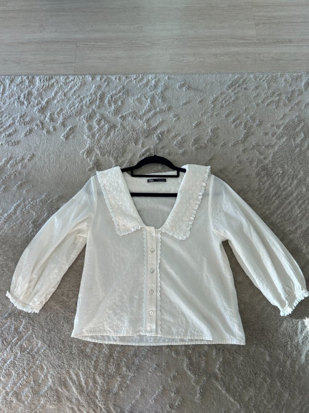 ZARA White Embroidered Eyelet Peter Pan Collar Blouse Size Small